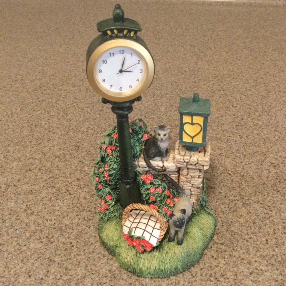 Garden Street Lamp Clock and two Kittens.